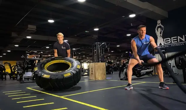 People Training Crossfit 2